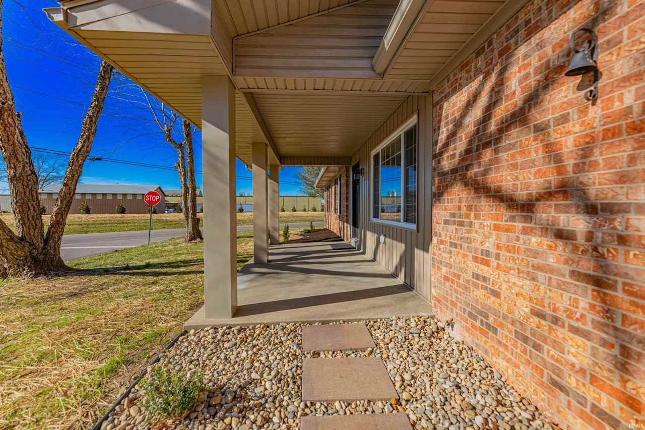 441 Lawrence Dr - Photo 4 of 33