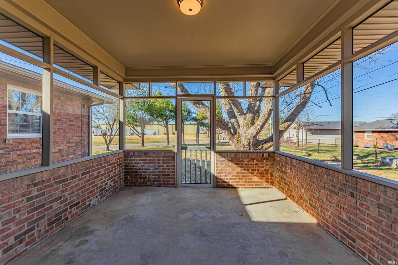 441 Lawrence Dr - Photo 6 of 33