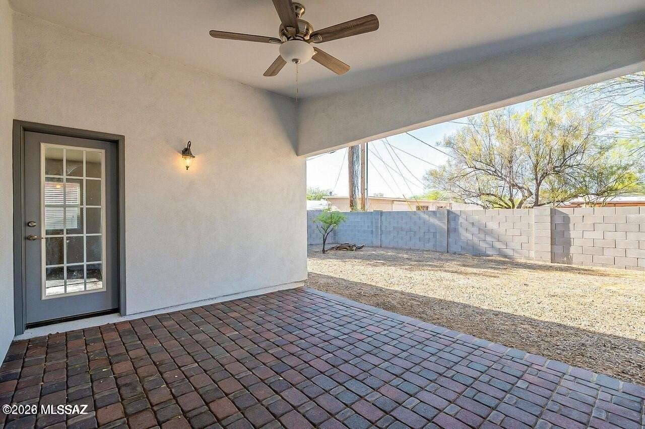 1133 E Hedrick Dr - Photo 4 of 36