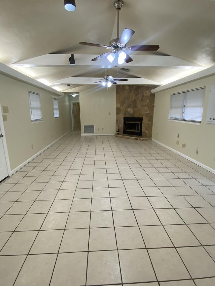 3205 Gallant Fox Trl - Photo 4 of 16