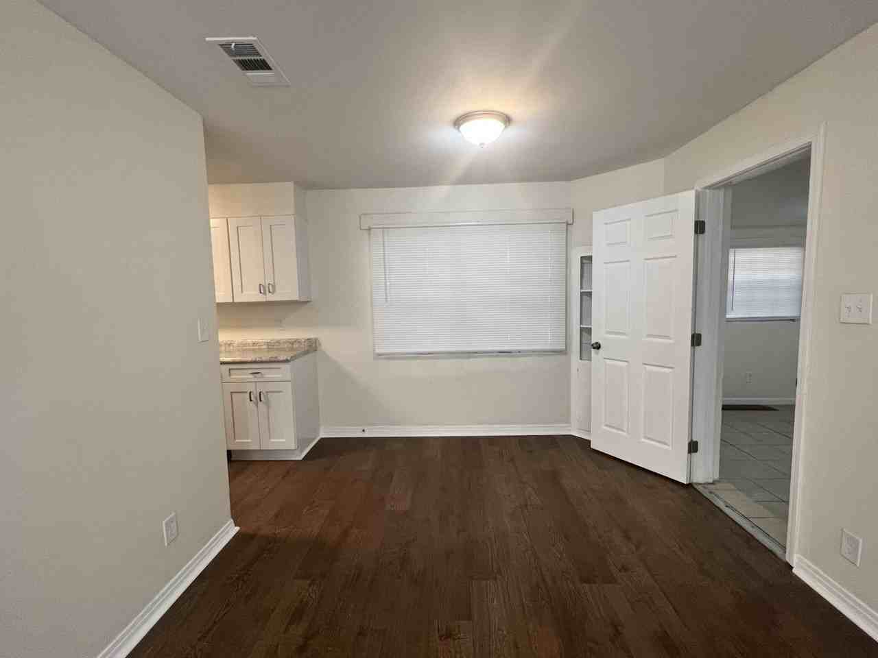 3422 Miami Dr - Photo 3 of 22