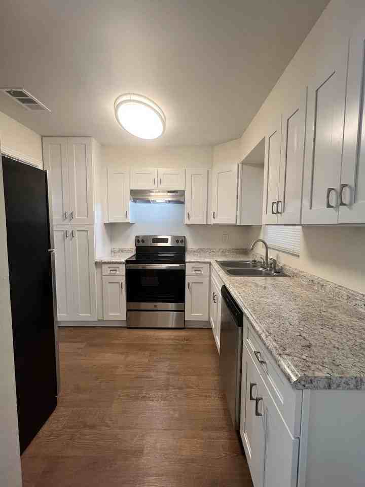 3422 Miami Dr - Photo 5 of 22