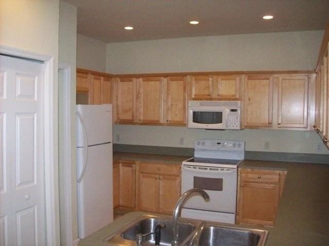 5025 Hampton Ridge Ave - Photo 3 of 9