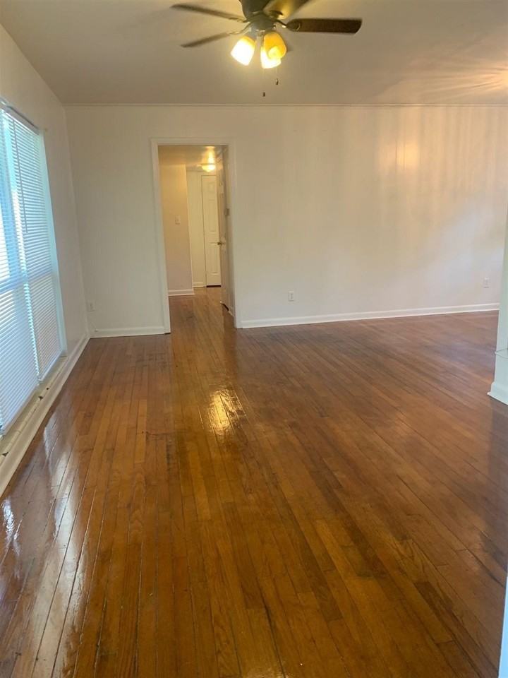 712 Coble Dr - Photo 2 of 11