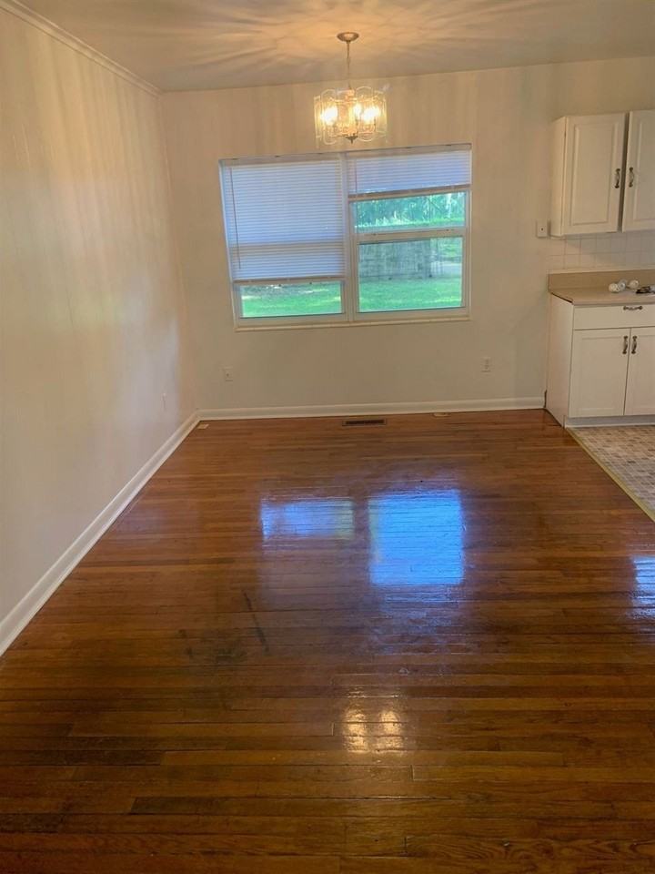 712 Coble Dr - Photo 4 of 11