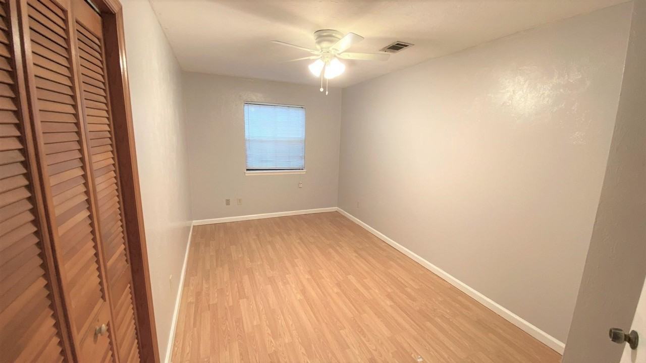 2081 Continental Ave - Photo 4 of 9