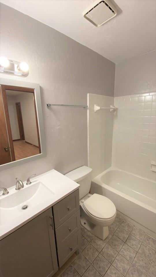 2081 Continental Ave - Photo 5 of 9