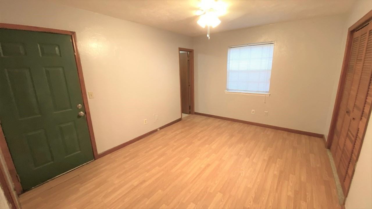 2081 Continental Ave - Photo 6 of 9