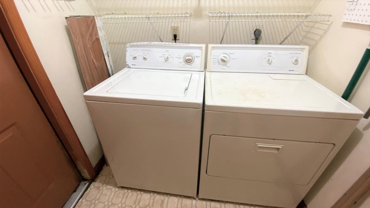 2081 Continental Ave - Photo 7 of 9