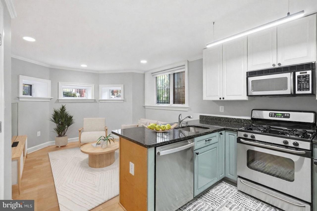 1740 18th St Nw #T2 - Photo 2 of 12