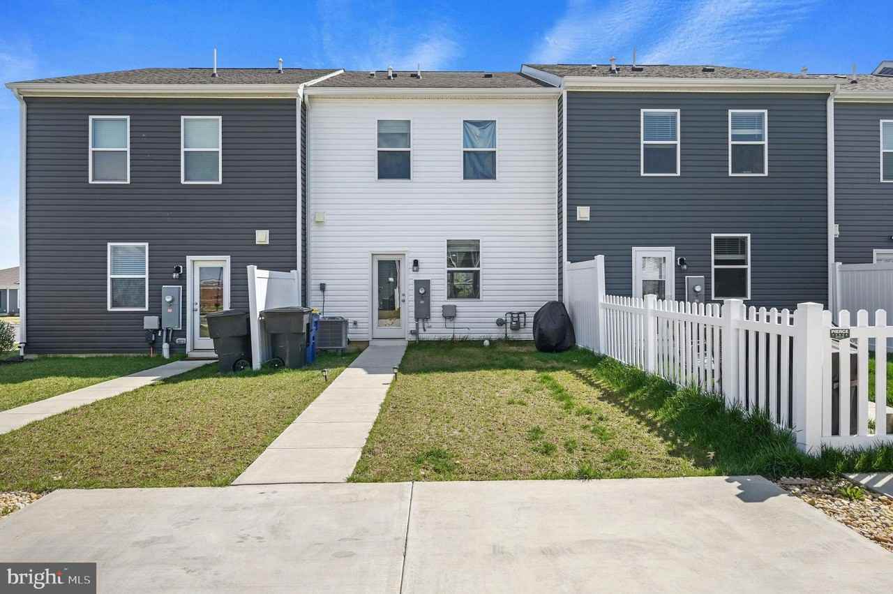 203 Ridgely Blvd - Photo 2 of 12