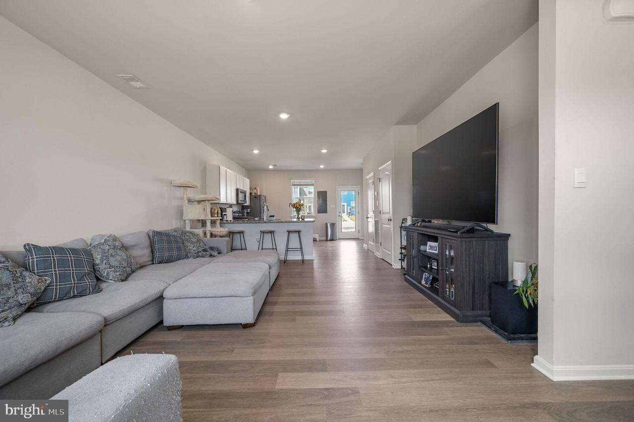 203 Ridgely Blvd - Photo 3 of 12