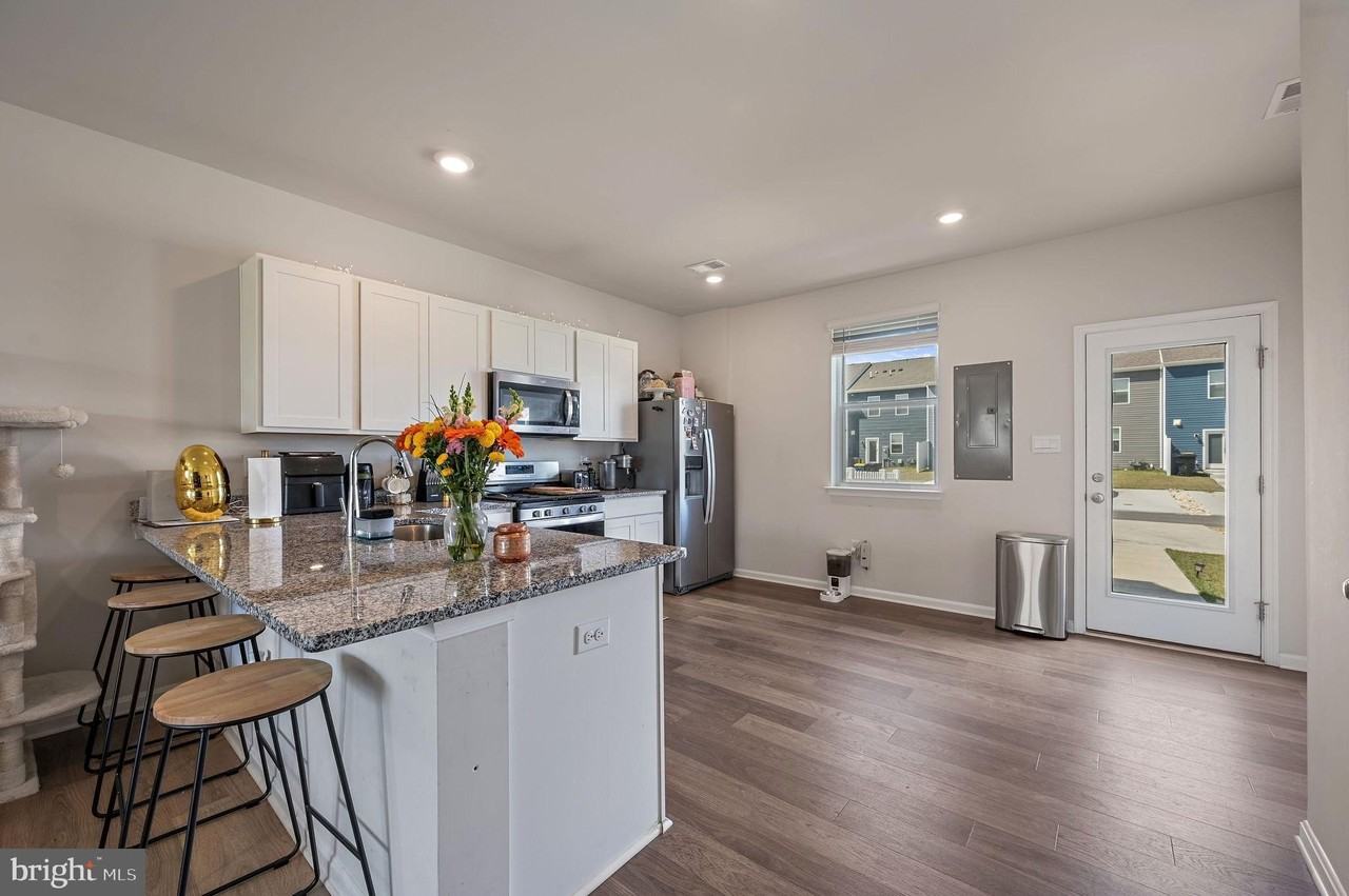 203 Ridgely Blvd - Photo 5 of 12