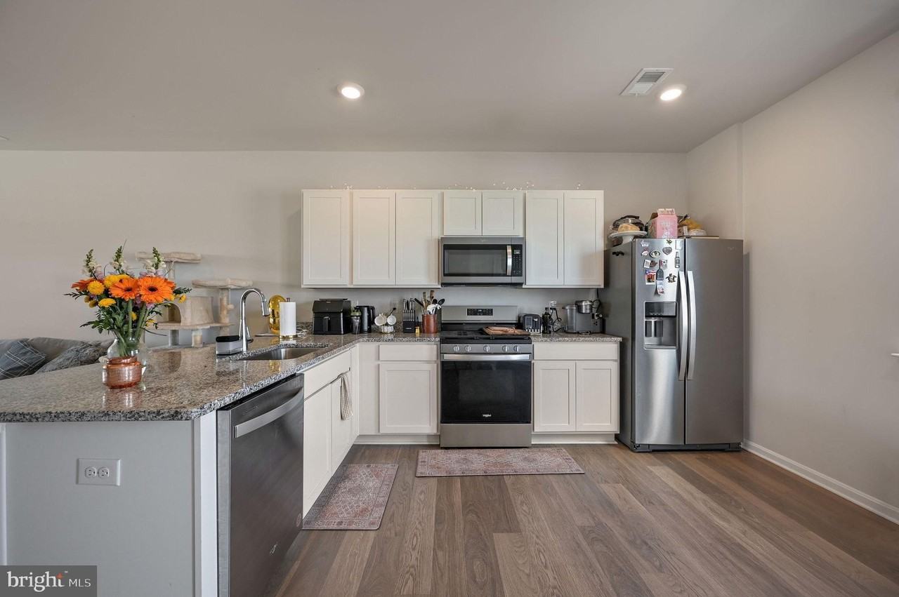 203 Ridgely Blvd - Photo 6 of 12