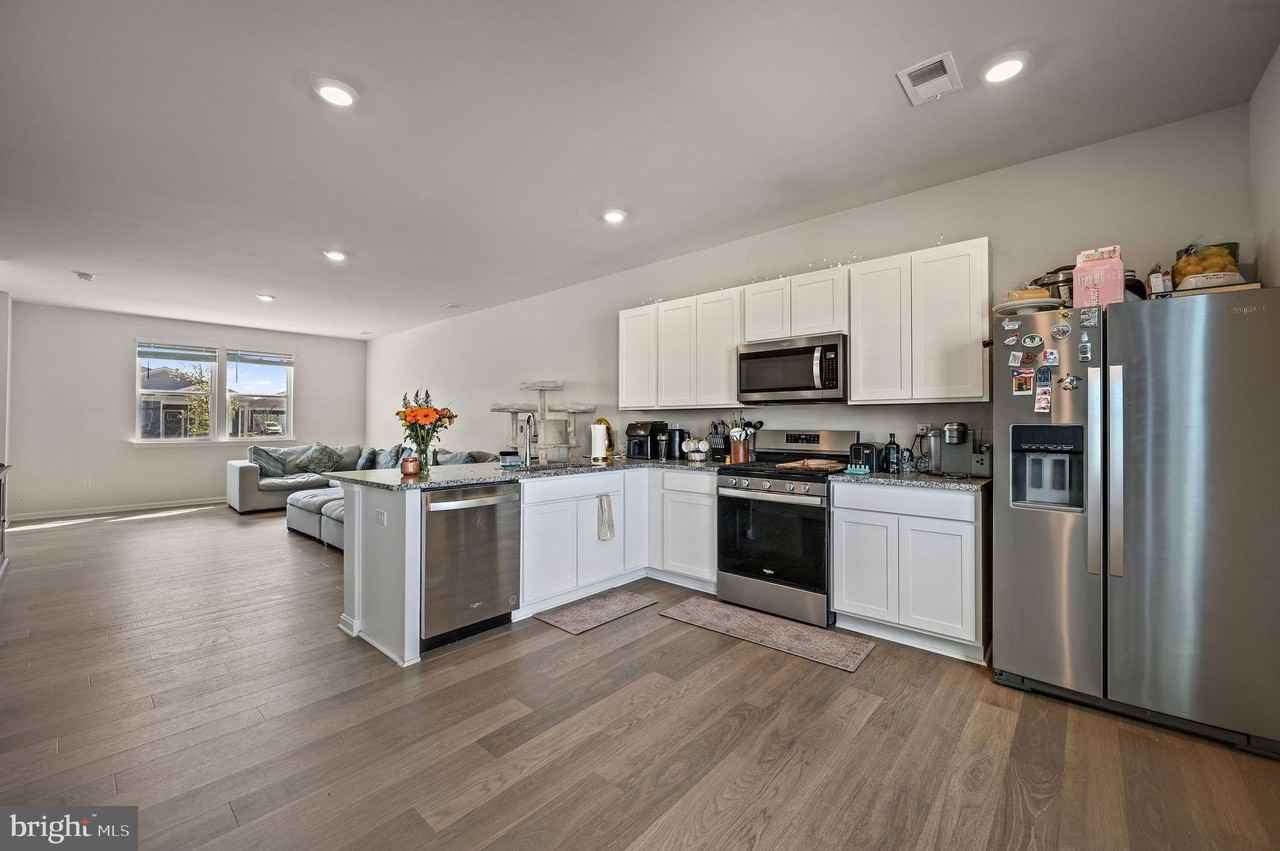 203 Ridgely Blvd - Photo 7 of 12