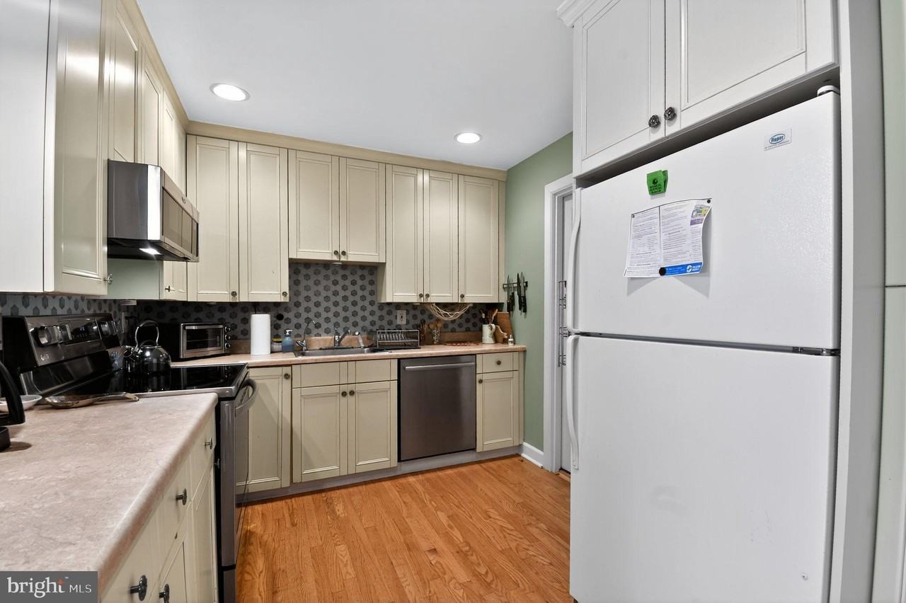 1252 Creek Dr - Photo 7 of 39