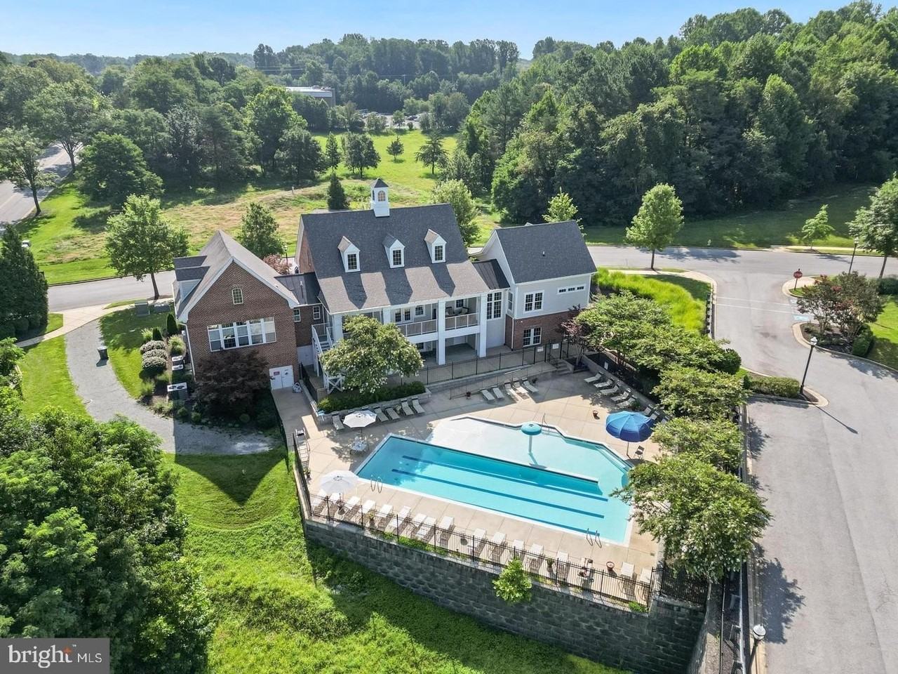 55 Derby Dr - Photo 4 of 4