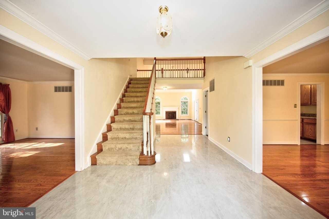 210 King Johns Ct - Photo 2 of 44