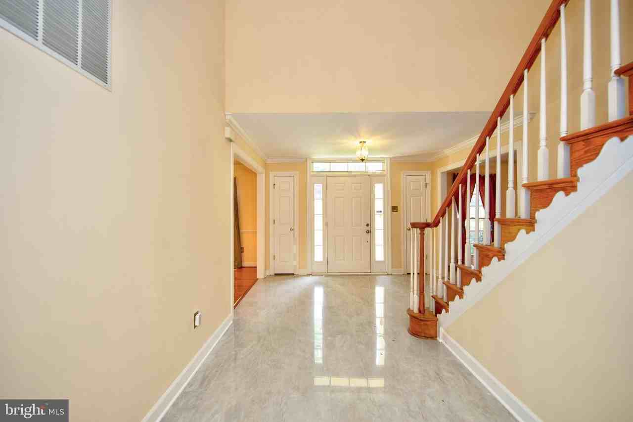 210 King Johns Ct - Photo 3 of 44