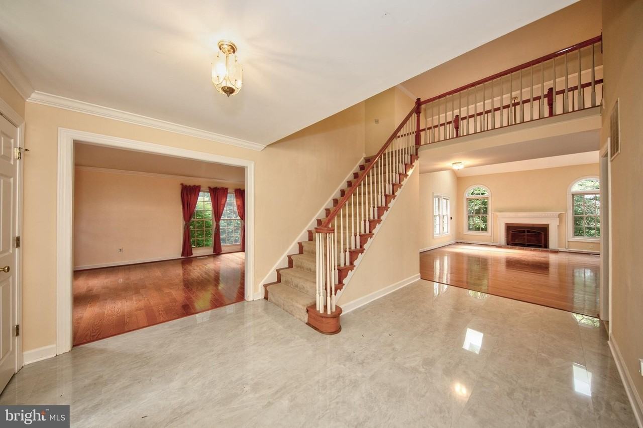 210 King Johns Ct - Photo 4 of 44