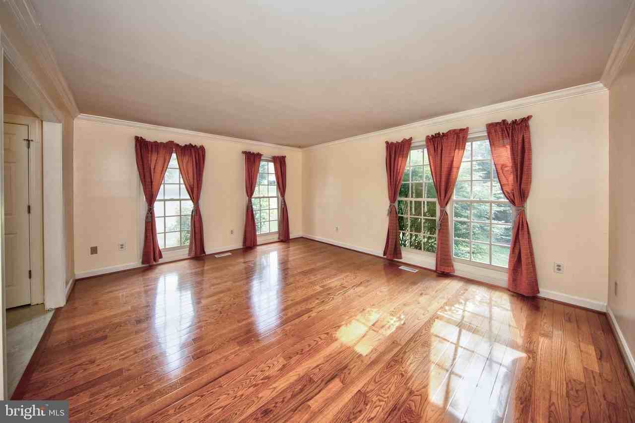 210 King Johns Ct - Photo 7 of 44