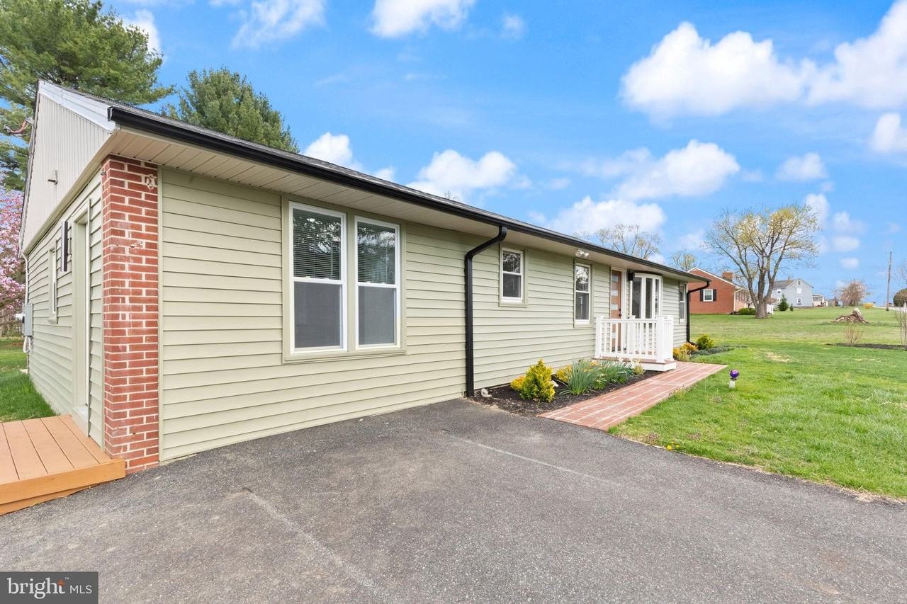 923 Waters Ave - Photo 2 of 26