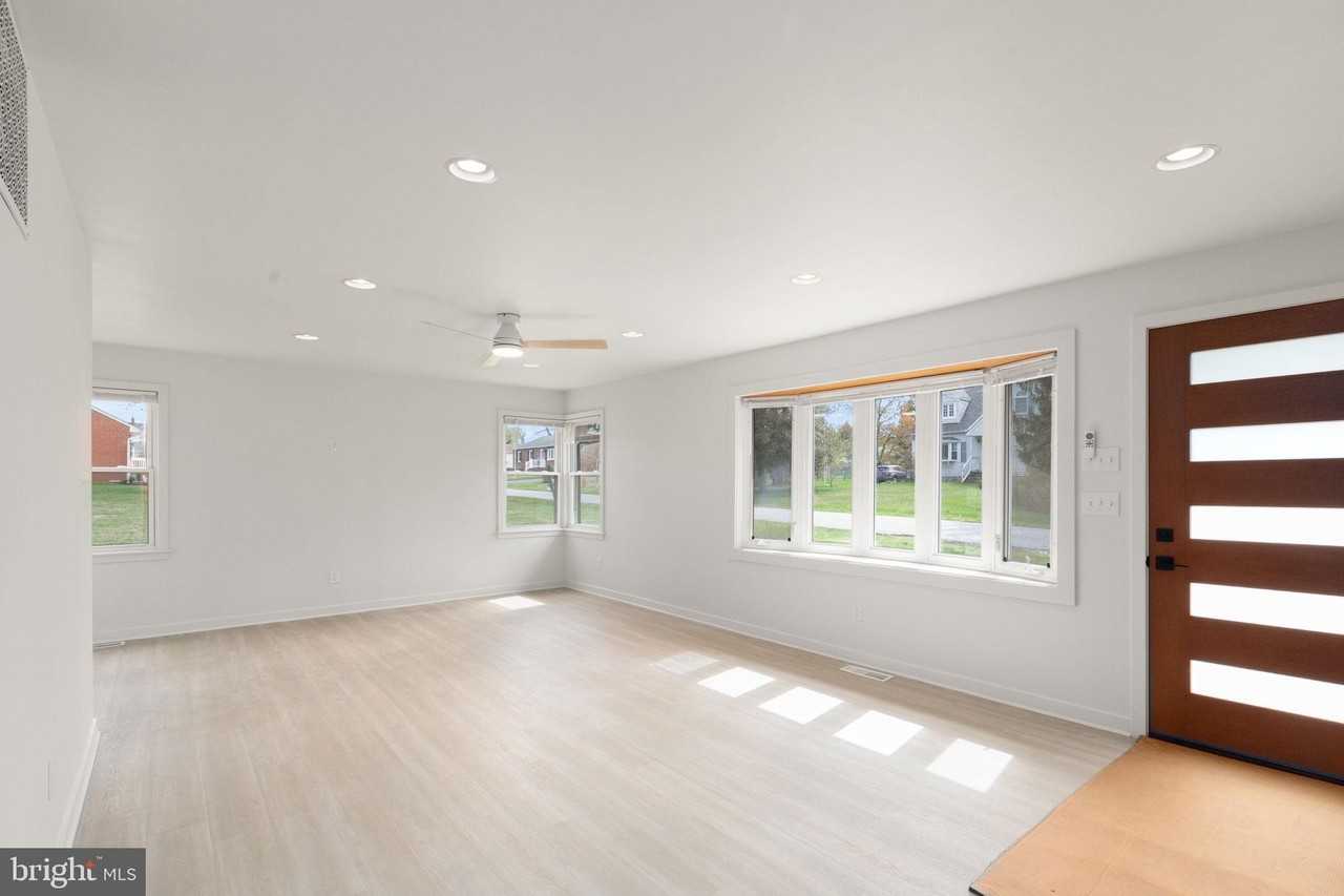 923 Waters Ave - Photo 3 of 26