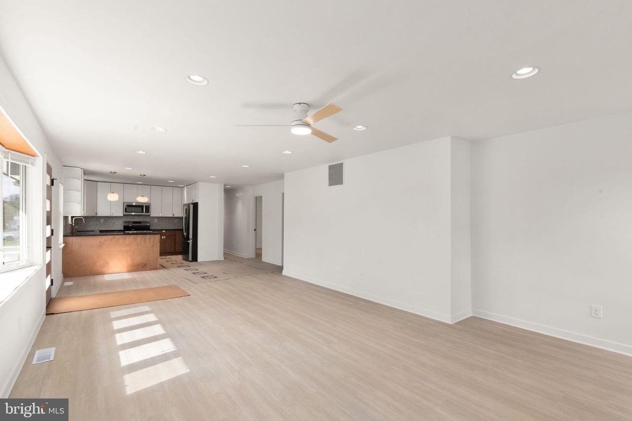 923 Waters Ave - Photo 4 of 26