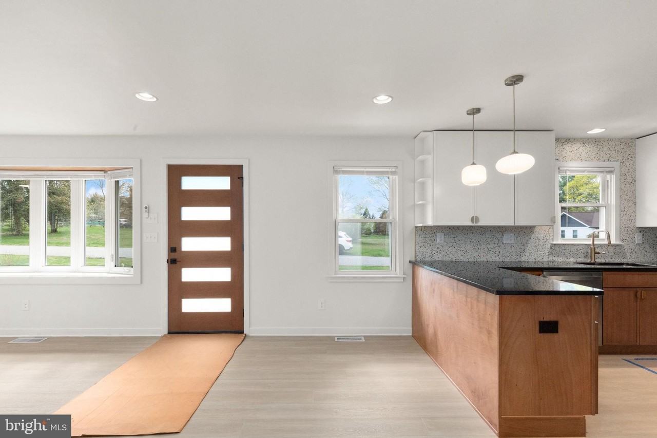 923 Waters Ave - Photo 5 of 26