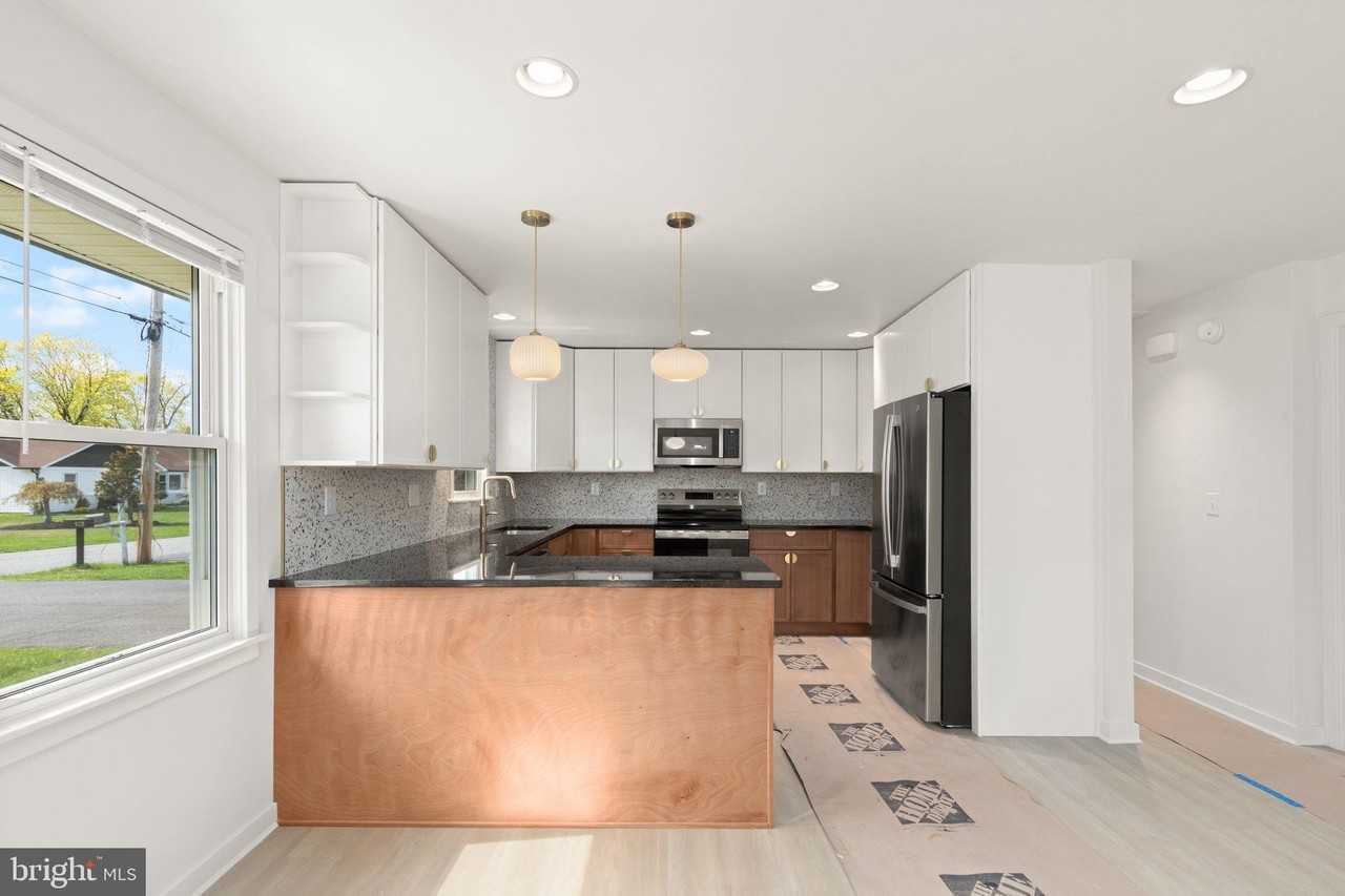 923 Waters Ave - Photo 6 of 26