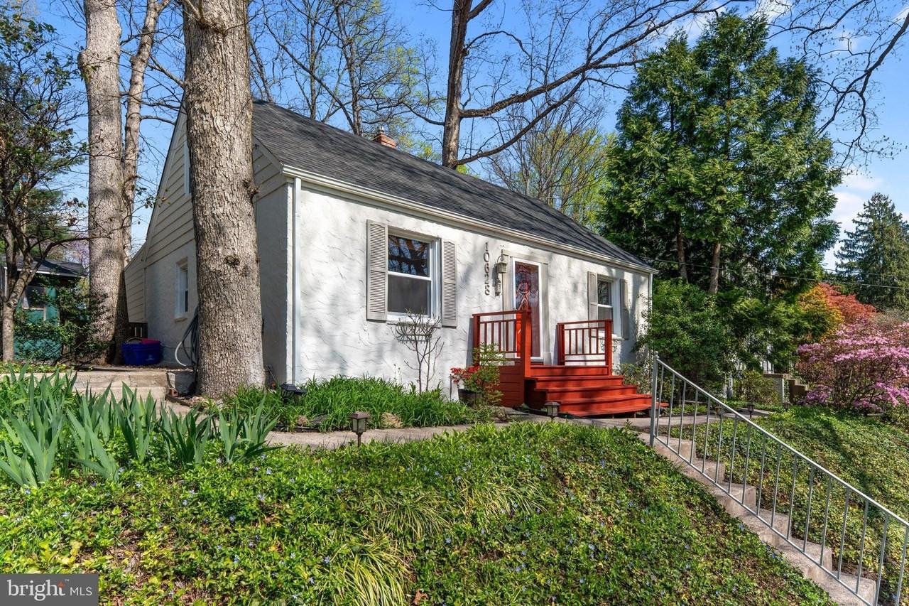 10628 S Dunmoor Dr - Photo 2 of 36