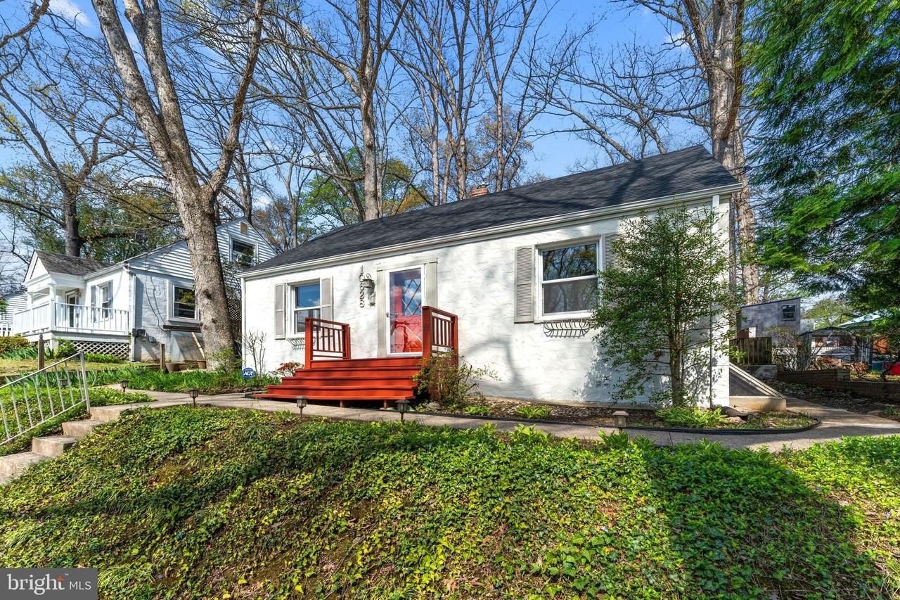 10628 S Dunmoor Dr - Photo 3 of 36