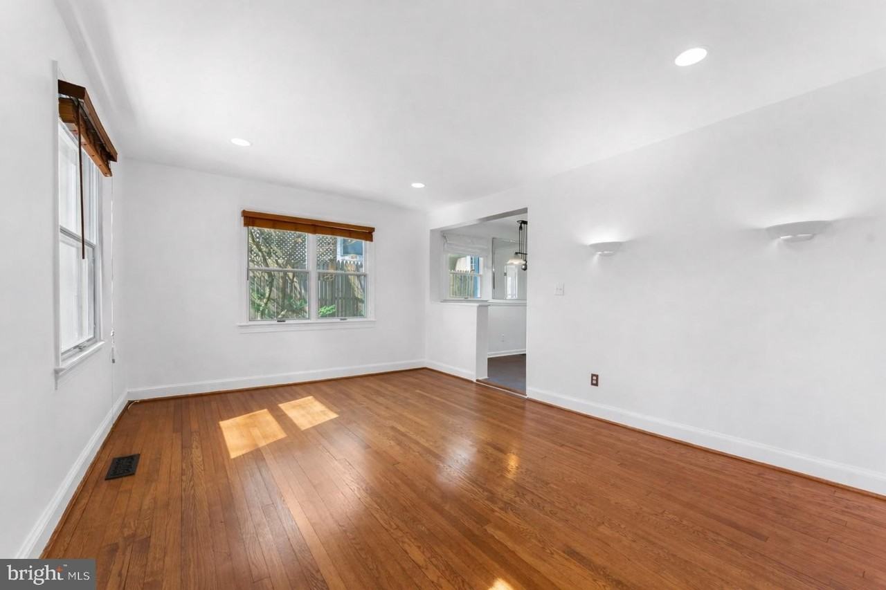 10628 S Dunmoor Dr - Photo 4 of 36