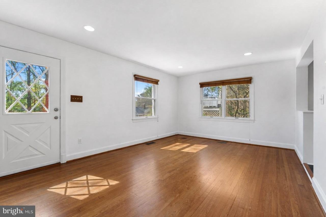 10628 S Dunmoor Dr - Photo 5 of 36