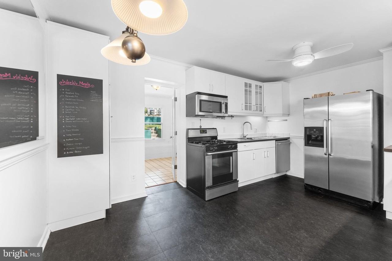 10628 S Dunmoor Dr - Photo 6 of 36