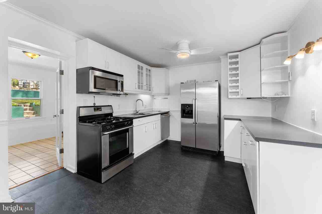 10628 S Dunmoor Dr - Photo 7 of 36