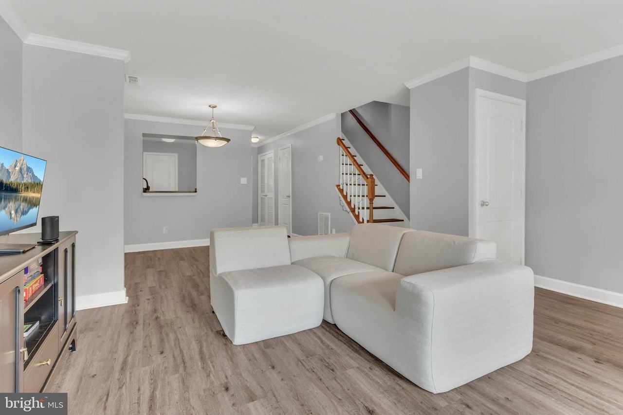 3829 Chesterwood Dr #3829 - Photo 4 of 17