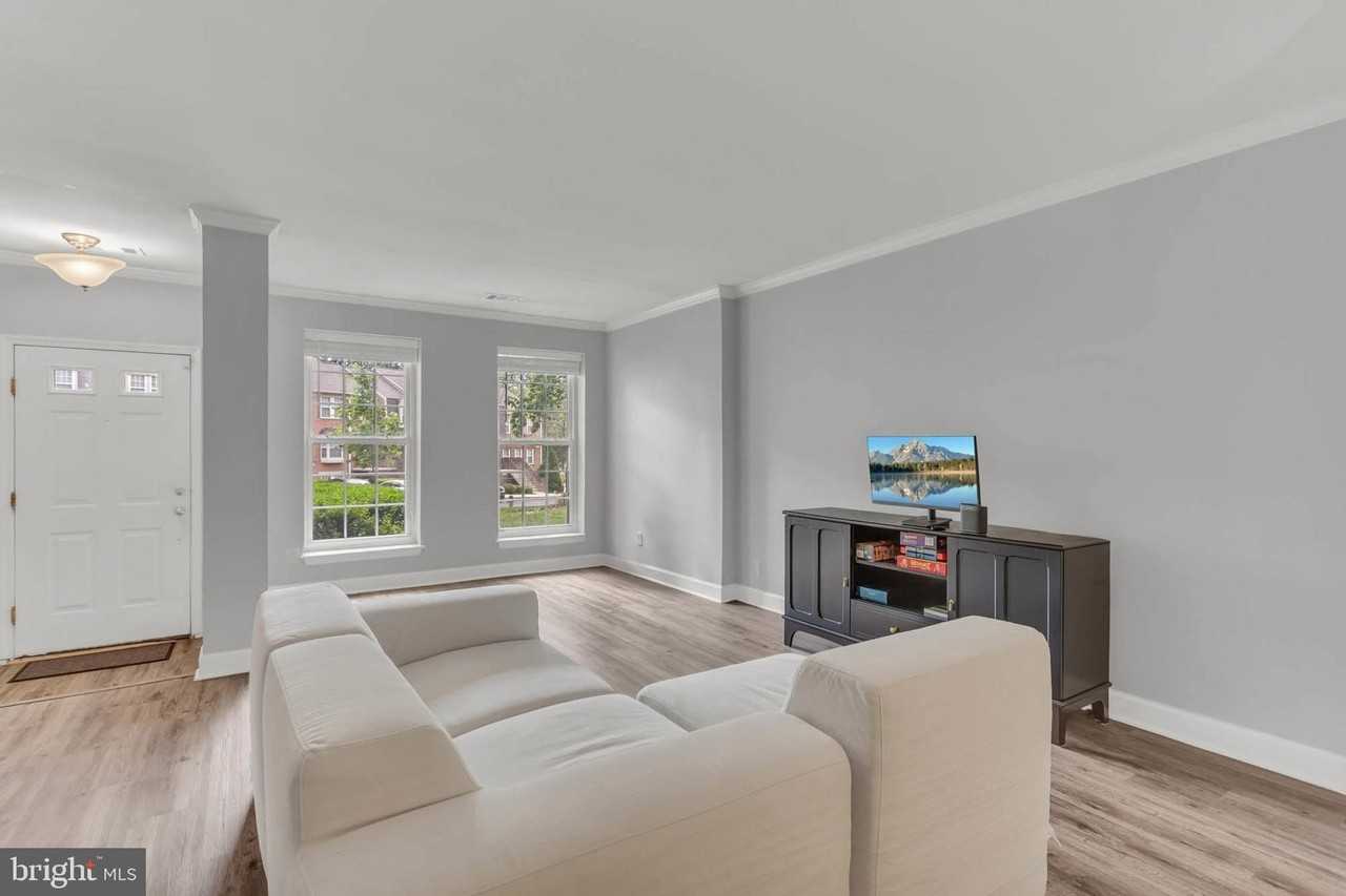 3829 Chesterwood Dr #3829 - Photo 5 of 17