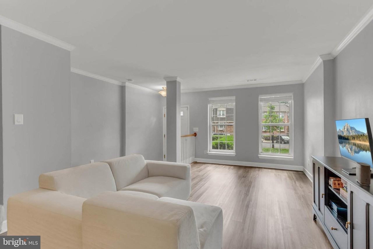 3829 Chesterwood Dr #3829 - Photo 6 of 17