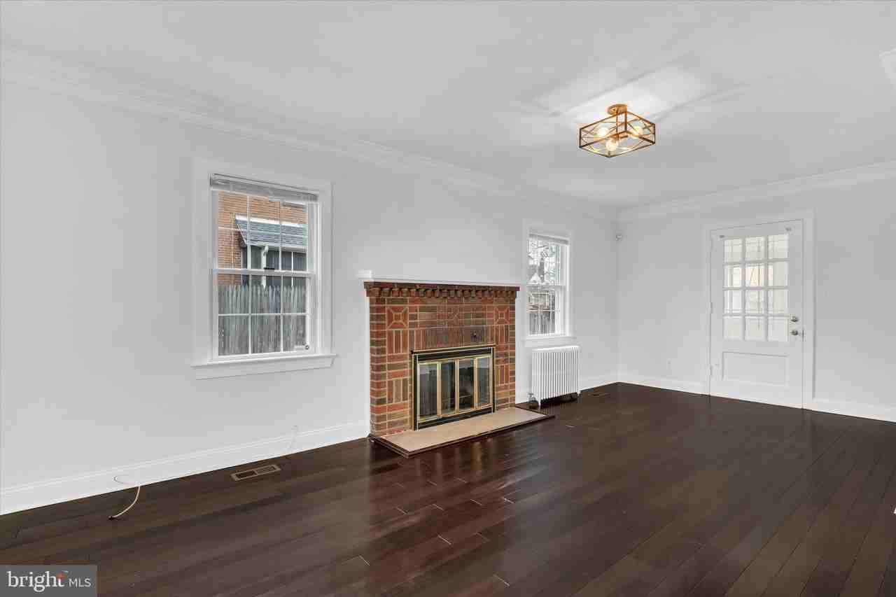 1002 Chillum Rd - Photo 4 of 45