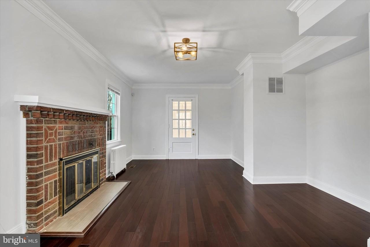 1002 Chillum Rd - Photo 5 of 45