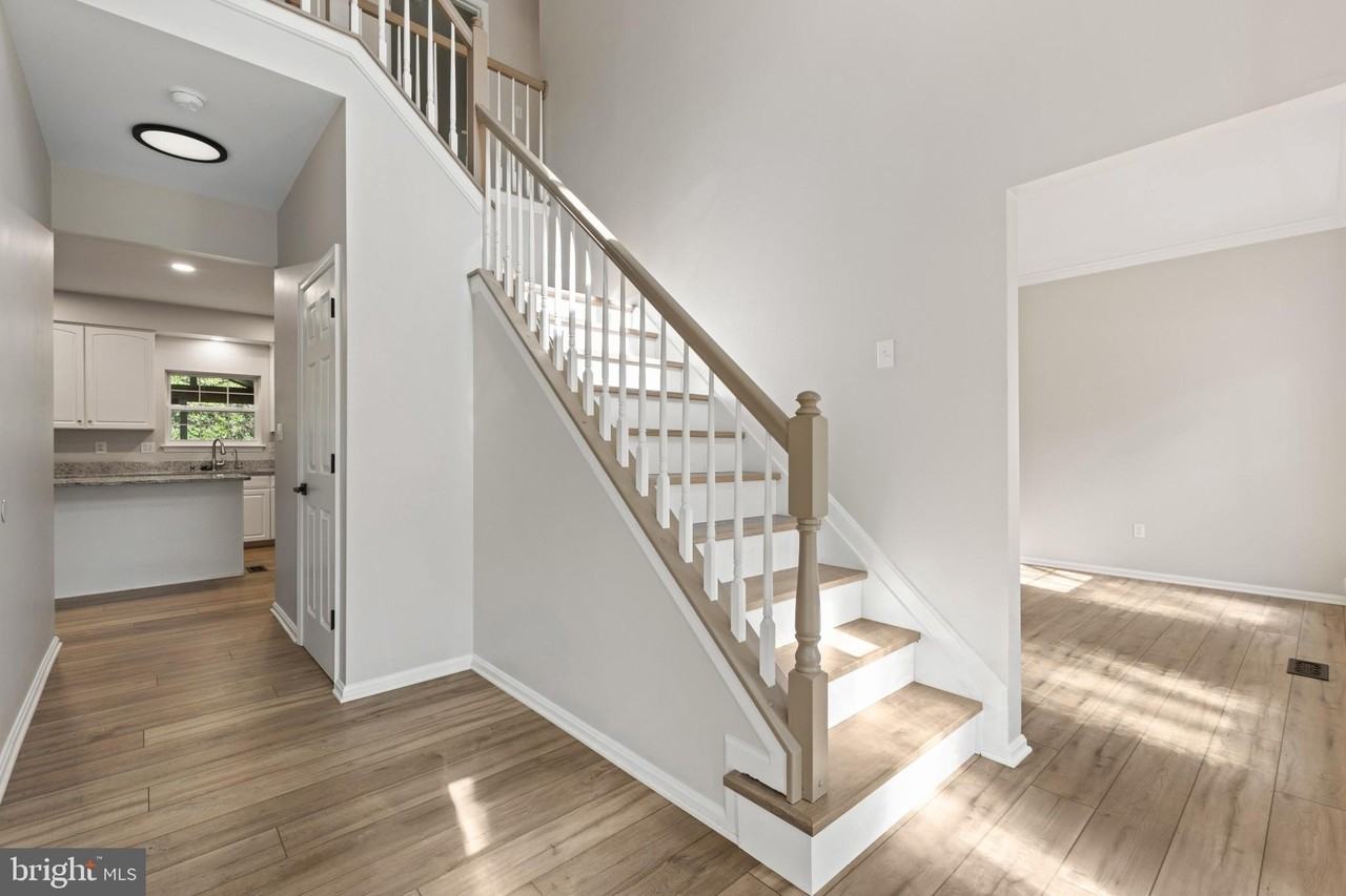 412 Cross Creek Ct - Photo 6 of 27