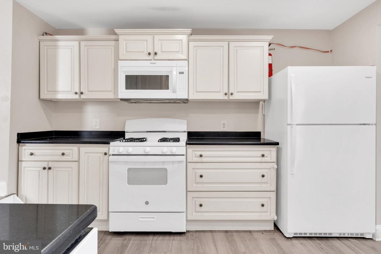 19 Pleasant St - Photo 2 of 23