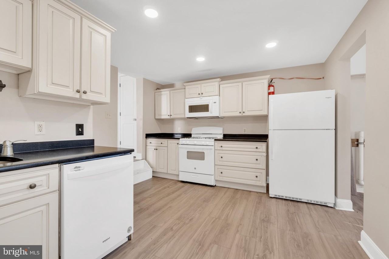 19 Pleasant St - Photo 3 of 23