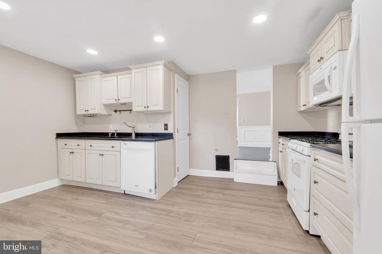 19 Pleasant St - Photo 4 of 23