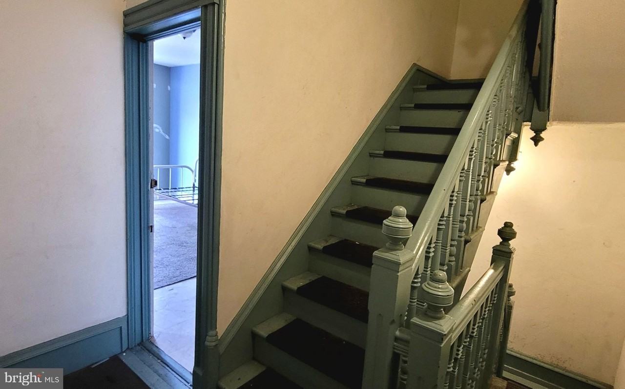 1327 Perkiomen Ave Apt 3 - Photo 2 of 12