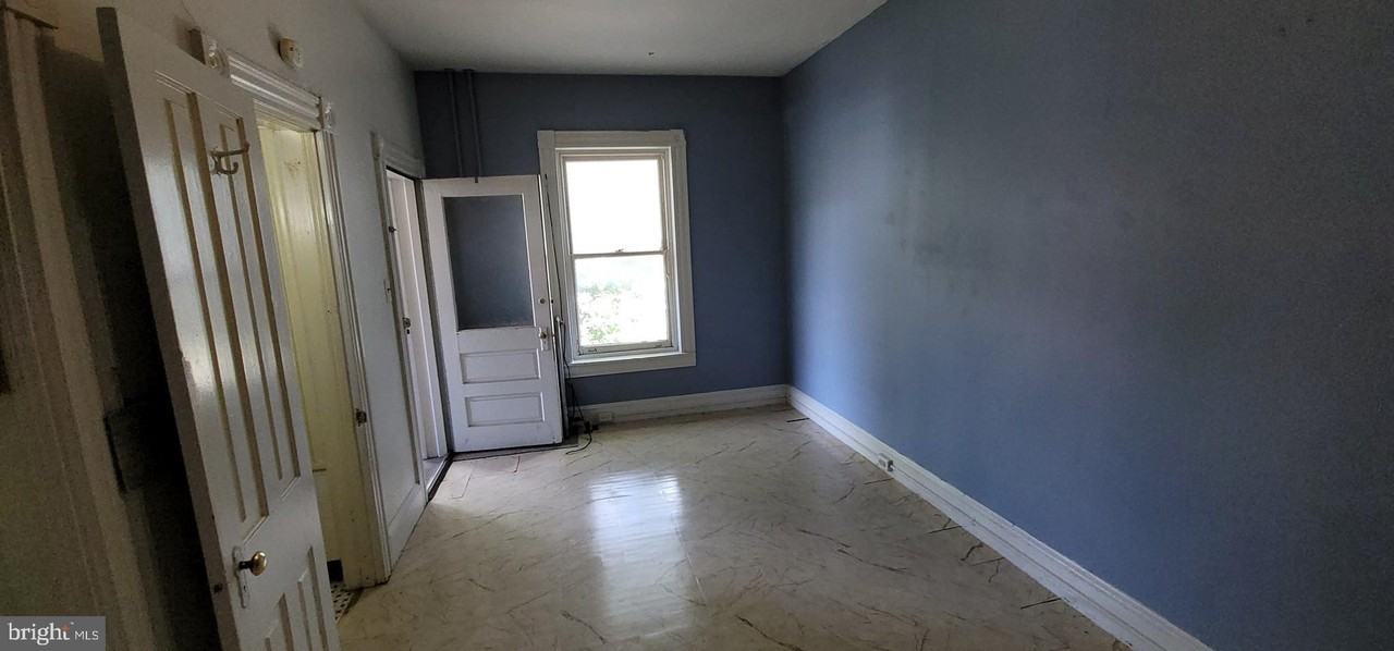 1327 Perkiomen Ave Apt 3 - Photo 4 of 12