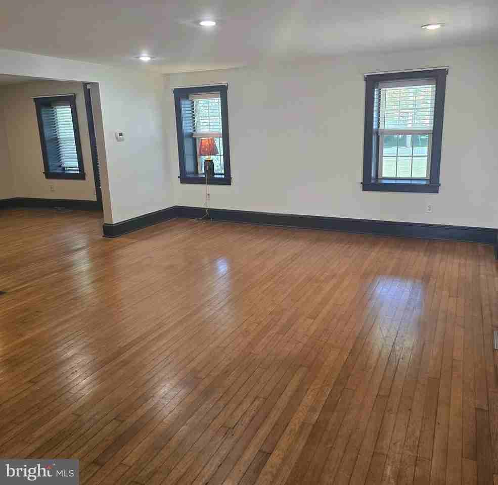 184 Cochran St - Photo 4 of 34