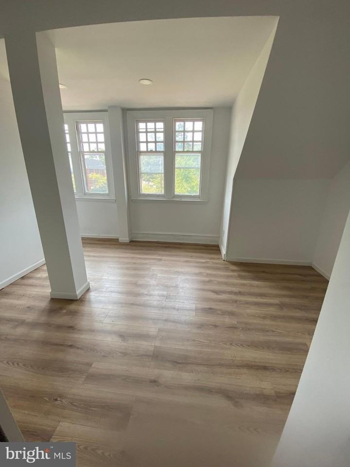 260 W Johnson St Apt 5l - Photo 4 of 8