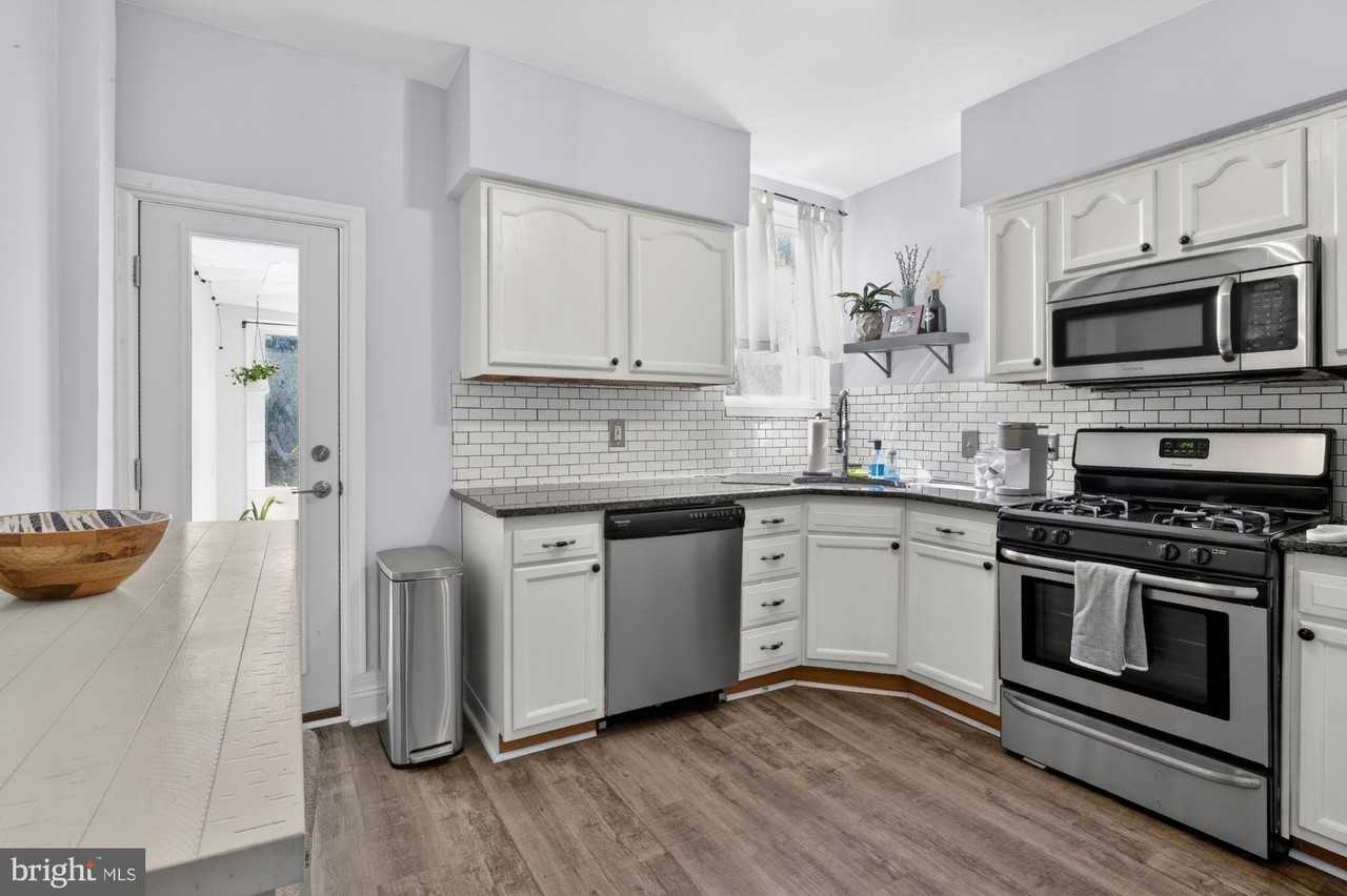 2440 E Gordon St - Photo 4 of 22